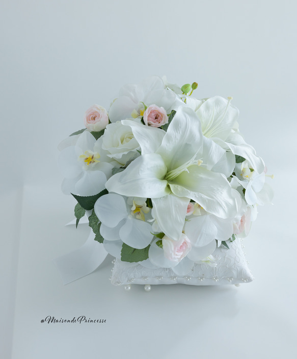 ゆり・胡蝶蘭・バラ【ブートニア付き】正統派ウェディングブーケ 前撮り 挙式 二次会 アーティフィシャルフラワー 7枚目の画像