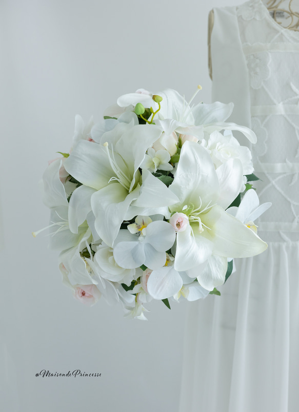 ゆり・胡蝶蘭・バラ【ブートニア付き】正統派ウェディングブーケ 前撮り 挙式 二次会 アーティフィシャルフラワー 6枚目の画像