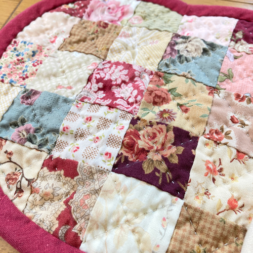 パッチワーク キルト 完成品　タペストリー マット 用途いろいろ パッチワークタペストリー クリスマス キルトマット - SUZURAN