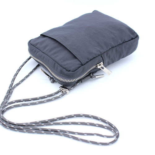 財布、携帯、鍵、カードケースなど全てが一つで収まるバッグ/スマホ  