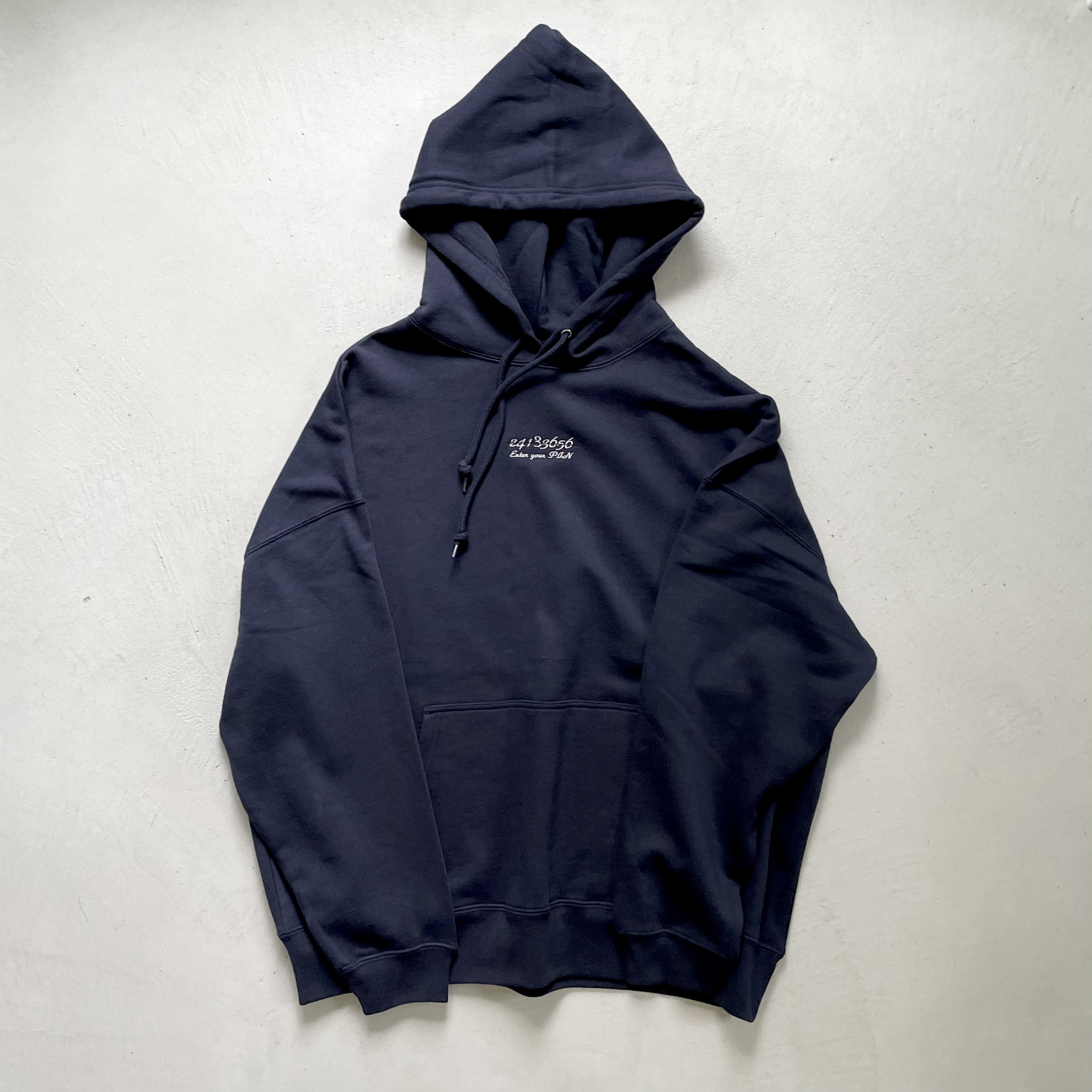 【ユニセックス 】刺繍 ビッグシルエット スウェット プルオーバー パーカ　裏パイル【ネイビー】