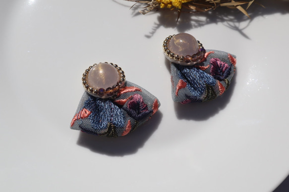 ビーズ刺繍と刺繍リボンのハンドメイドピアス イヤリング ピアス 