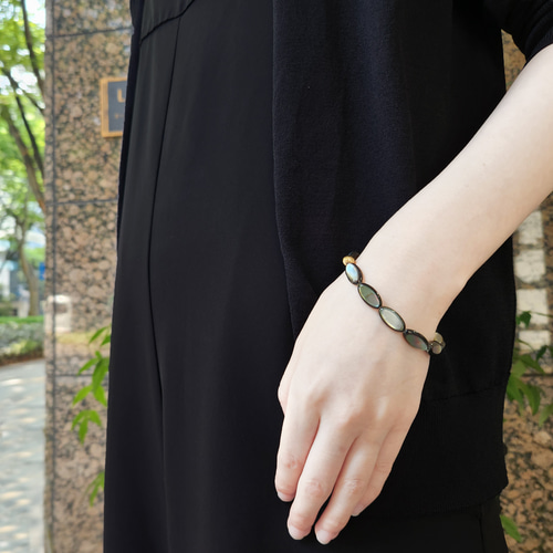 黒蝶貝のオーバルコルゲートブレスレット ～十六夜（いざよい