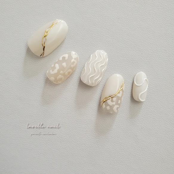 WHITE LEOPARD 秋冬ネイル ヒョウ柄ネイル レオパードネイル ホワイト  