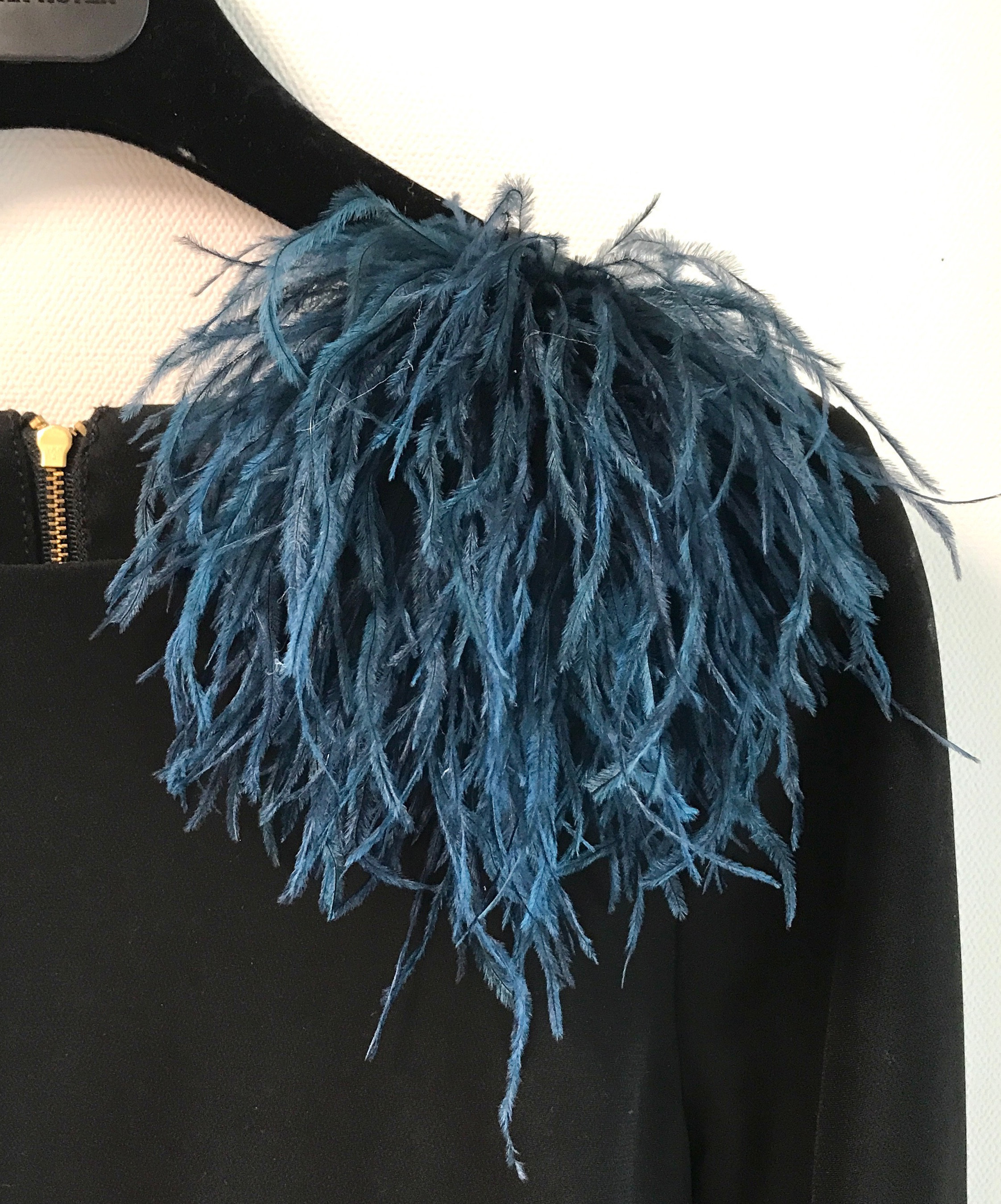 オーストリッチ　フェザーコサージュ　オフホワイト オーストリッチ フェザーコサージュ オフホワイト コサージュ