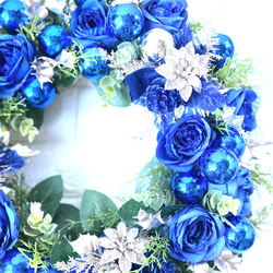 クリスマスリース　特大50cm アーティフィシャルフラワー　青色　Xmas インテリア　ブルー　豪華　薔薇　ポインセチア 3枚目の画像