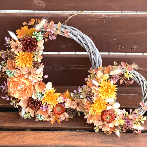 再販・３６cm【ハロウィンにも】お花たっぷりのオータムリース　三日月 オレンジ／受注制作 6枚目の画像