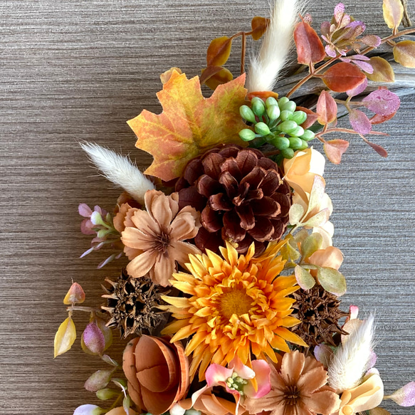 再販・３６cm【ハロウィンにも】お花たっぷりのオータムリース　三日月 オレンジ／受注制作 2枚目の画像