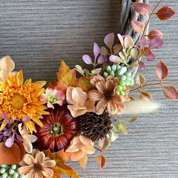 再販・３６cm【ハロウィンにも】お花たっぷりのオータムリース　三日月 オレンジ／受注制作 4枚目の画像