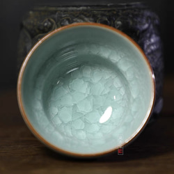 氷生白氷盃　湯呑み【共箱】水色氷裂貫入　現代龍泉青磁　陶芸作品　贈り物コレクション 3枚目の画像