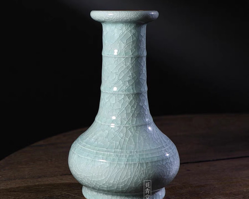 白氷磁砧 置物 花器【共箱】水色氷裂貫入 現代龍泉青磁 美術品 贈り物