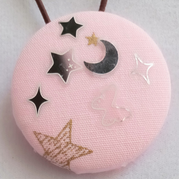 ハンドメイド くるみボタン ヘアゴム かわいい キュート おしゃれ 星 月 ピンク 2枚目の画像
