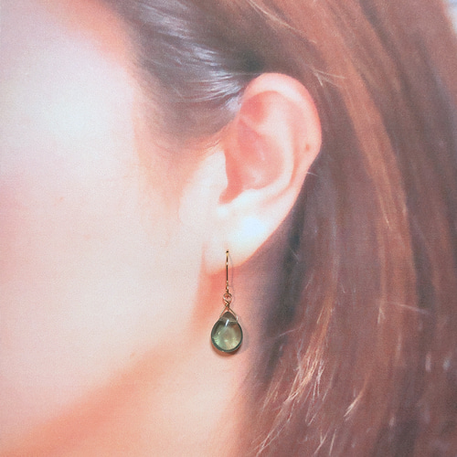 1点限定】フローライト ピアス・イヤリング 天然石 薄青緑 癒しの雫