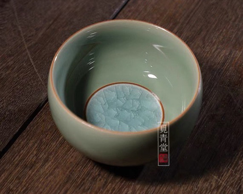 湖藍氷心玉肌小鉢 ぐい呑み【共箱】青磁氷裂貫入 贈り物 陶芸作品