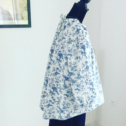 【l'oiseaux blues】toile de jouy フランス生地バルーン袖のギャザーブラウス 3枚目の画像