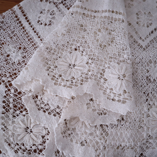 ドイツの手仕事/細やかな手編み タスカニーレース テーブルクロス