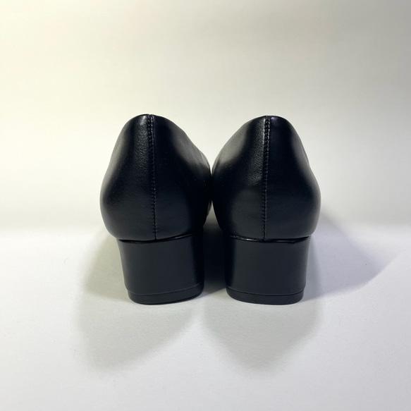 “Wide 3E / water repellent”雙色合成革粗跟淺口鞋（W 黑色） 4cm 鞋跟 / 22.0cm〜26.0 第4張的照片