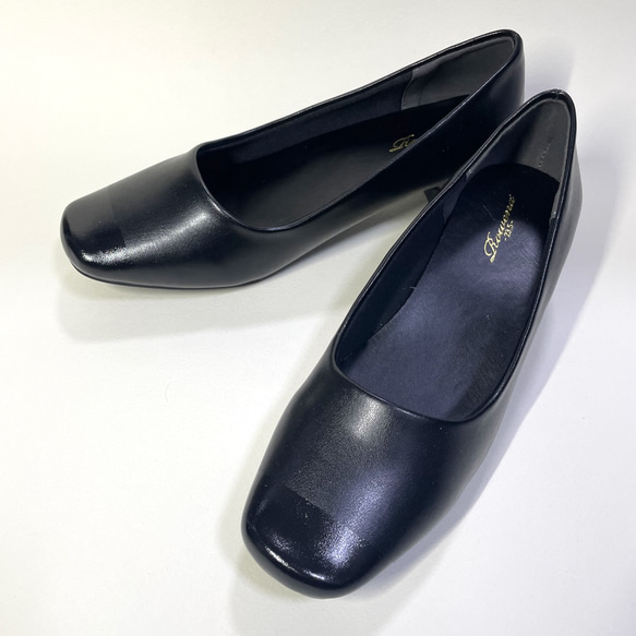 “Wide 3E / water repellent”雙色合成革粗跟淺口鞋（W 黑色） 4cm 鞋跟 / 22.0cm〜26.0 第1張的照片