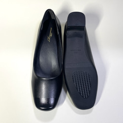 “Wide 3E / water repellent”雙色合成革粗跟淺口鞋（W 黑色） 4cm 鞋跟 / 22.0cm〜26.0 第5張的照片
