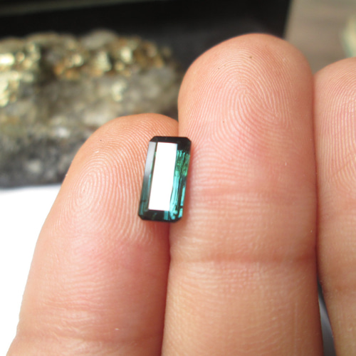 N.307 バイカラーのインディゴライトトルマリン・ルース ブルー