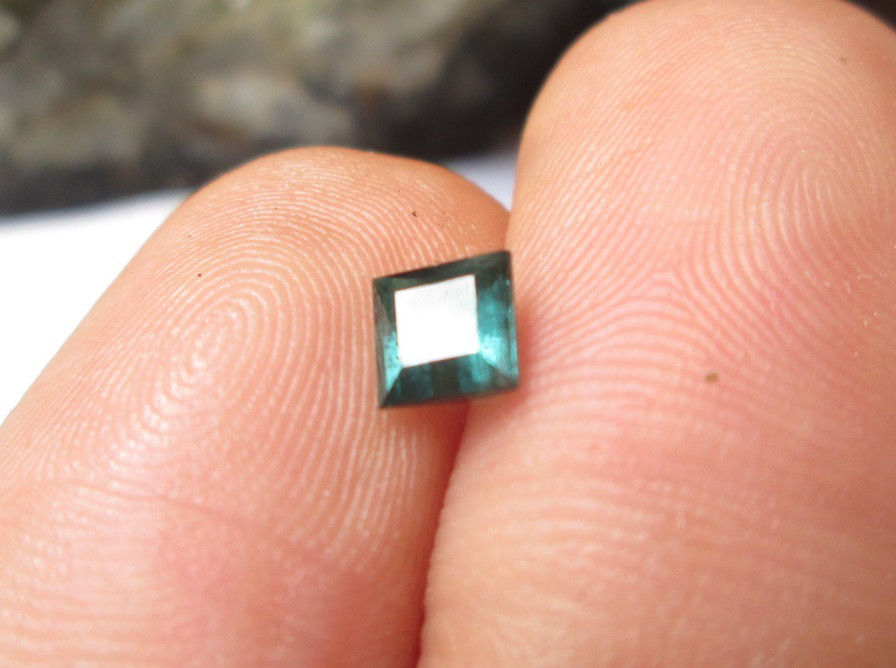 N.000303 美しきインディゴライトトルマリン・ルース　インクルージョンなし キャンペーン販売価格