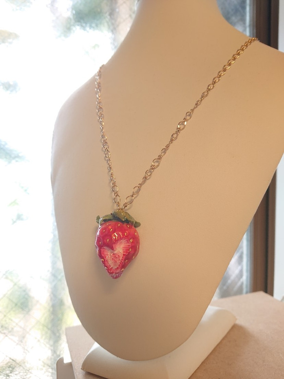 taurussy様専用　いちご　果汁したたるネックレス　 5枚目の画像