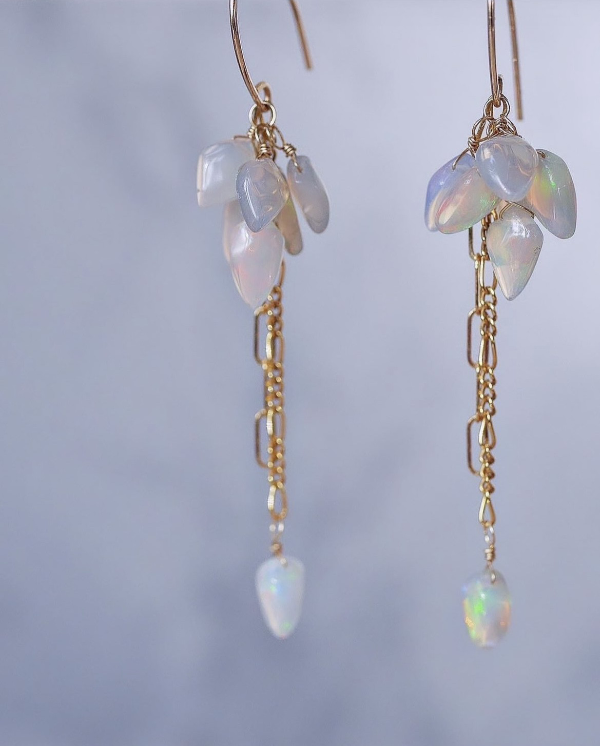 上品な煌めき◇グレーカラーオパールのラインピアス◇K14GF