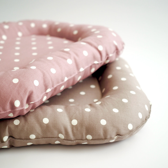 うさぎ用 ゴロンちょマット・ドットニュアンスカラー(クッション、ベッド) 1枚目の画像