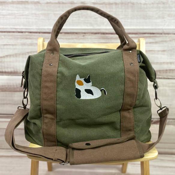 【送料無料】お餅猫の刺繍  2way仕様 キャンバスコットンキャリーオン帆布ショルダーバッグ 1枚目の画像