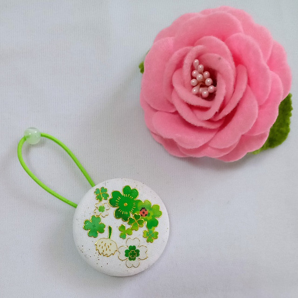 涼しげクローバーのハートレジンヘアゴム