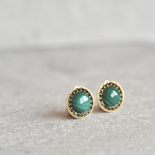 マラカイトとブラッククリスタルガラスの一粒イヤリング /ピアス 受注