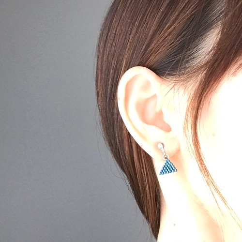 おまかせカラー］iro-asobi/トライアングル/三角ピアス、イヤリング