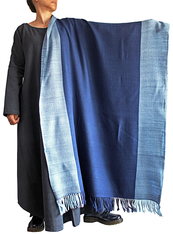 天然インディゴ染め手織りウールショール（TX-112-01、TX-113-01） 9枚目の画像