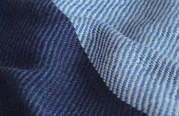 天然靛藍染色手織羊毛披肩 (TX-112-01, TX-113-01) 第6張的照片