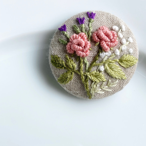 花束刺繍のヘアゴム　※ブローチへの変更ＯＫ 1枚目の画像