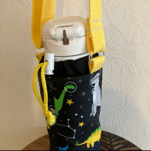 肩掛け 恐竜宇宙柄 水筒カバー 水筒カバー サーモス 500ml ペット 入園 