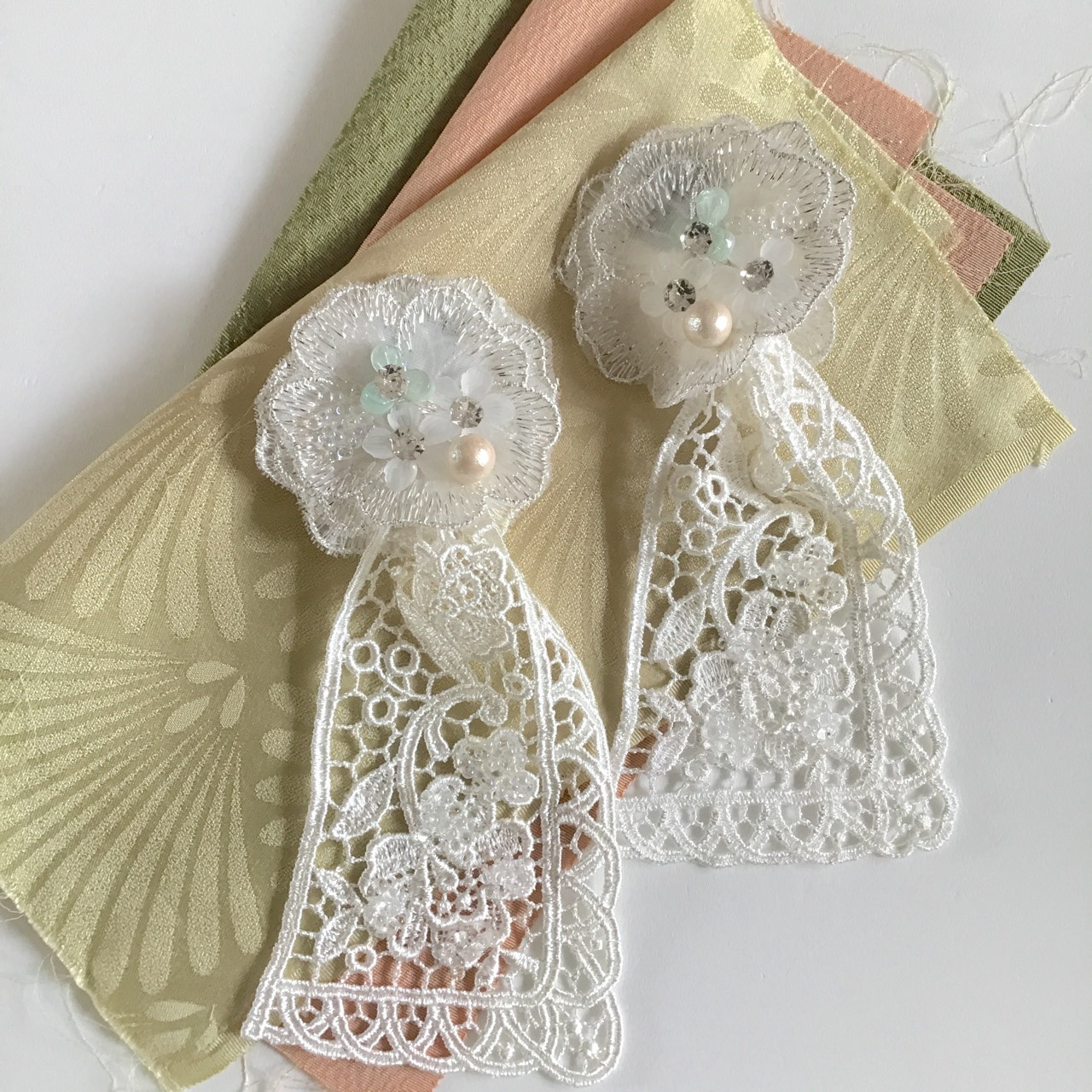 【オーガンジーレースのearring ‪】イヤリング　お花　ウエディング　ブライダル　結婚式438