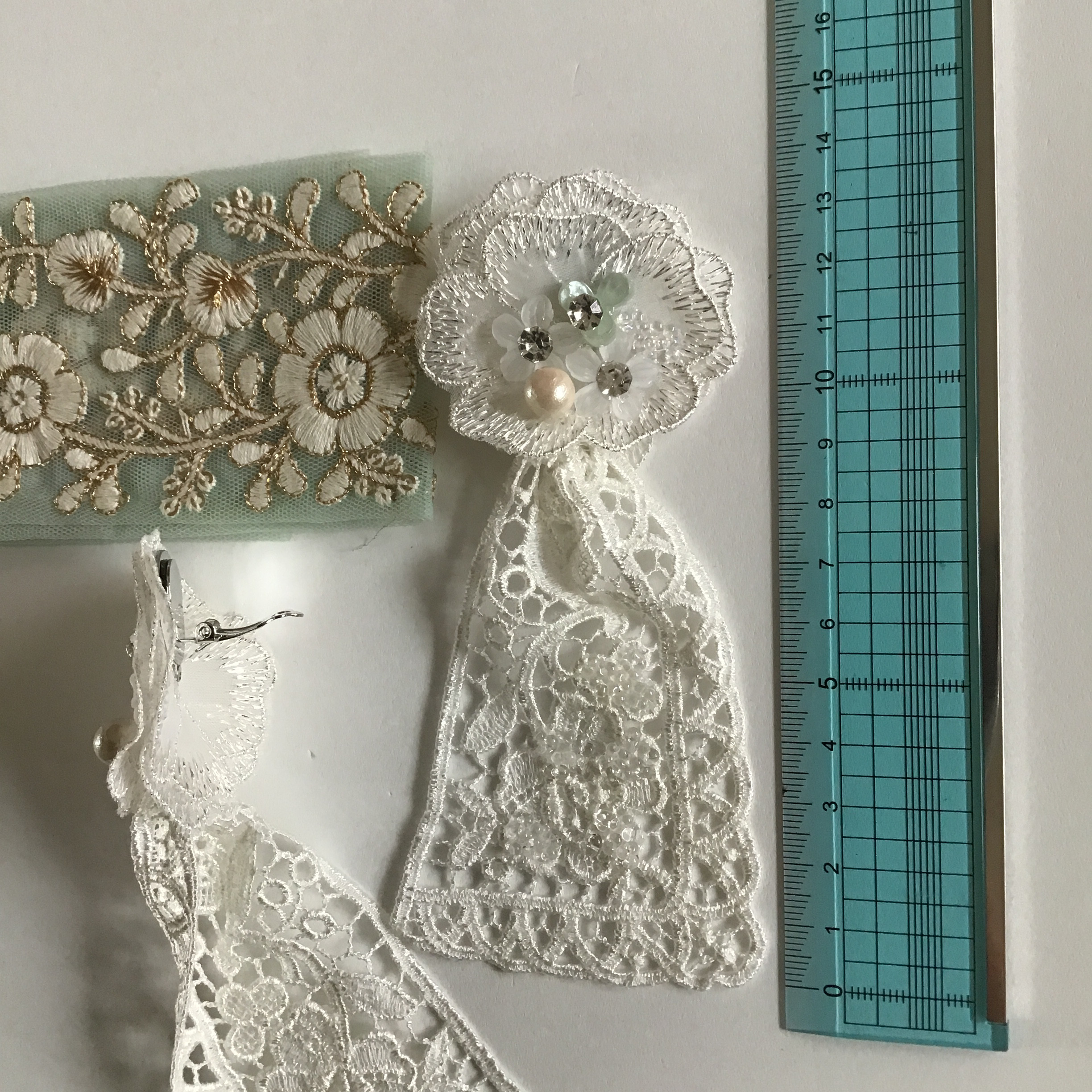 【オーガンジーレースのearring ‪】イヤリング　お花　ウエディング　ブライダル　結婚式438