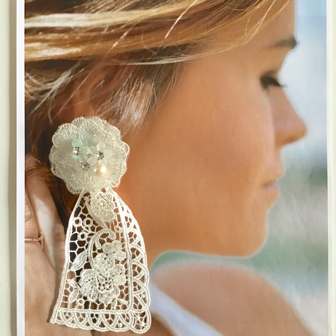 【オーガンジーレースのearring ‪】イヤリング　お花　ウエディング　ブライダル　結婚式438