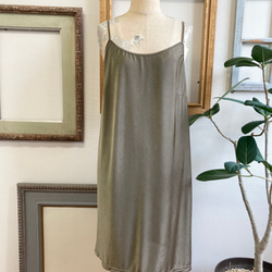 促銷價★最舒服的內衣❤️彈力緞面襯裙連身裙橄欖色（尺寸L） 第1張的照片
