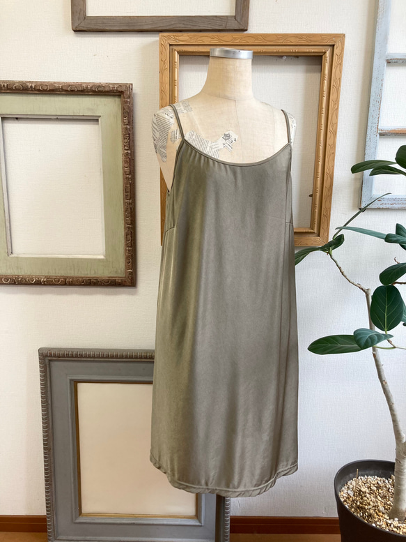 促銷價★最舒服的內衣❤️彈力緞面襯裙連身裙橄欖色（尺寸L） 第5張的照片