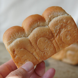 本物パンのから作った【ミニ食パン】1つ　パンの先生が作るパンのインテリア　お部屋に飾るだけでかわいいです。 2枚目の画像