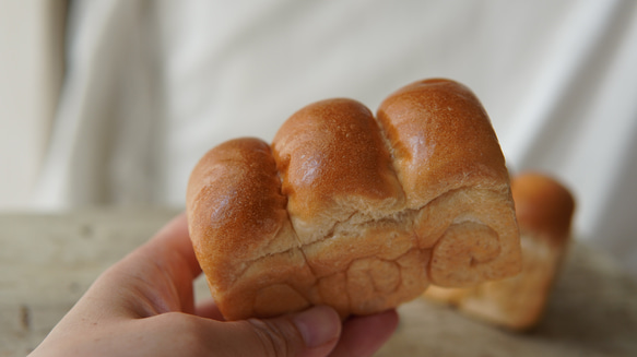 本物パンのから作った【ミニ食パン】1つ　パンの先生が作るパンのインテリア　お部屋に飾るだけでかわいいです。 3枚目の画像