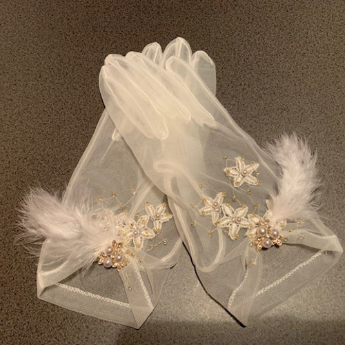 ウェディングドレスデザイナーが製作した1点物オーガンジーのグローブ  