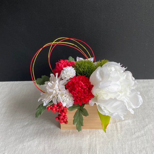 紅白和花のお正月飾り 〜アーティフィシャルフラワーアレンジメント