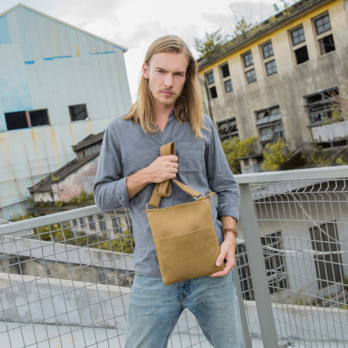 手作りヴィンテージメンズオイルドレザーショルダーバッグ ショルダー  