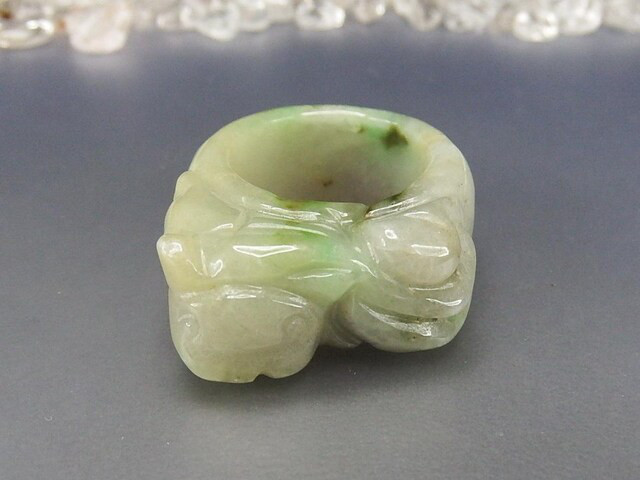 緑入りひすい本翡翠指輪ヒキュウ手彫りAAA天然石一点物約21号U0506a