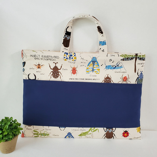 持ち手付き巾着袋  上靴入れ  昆虫図鑑柄×ライトブルー 持ち手付き巾着袋 上靴入れ 昆虫図鑑柄×ライトブルー