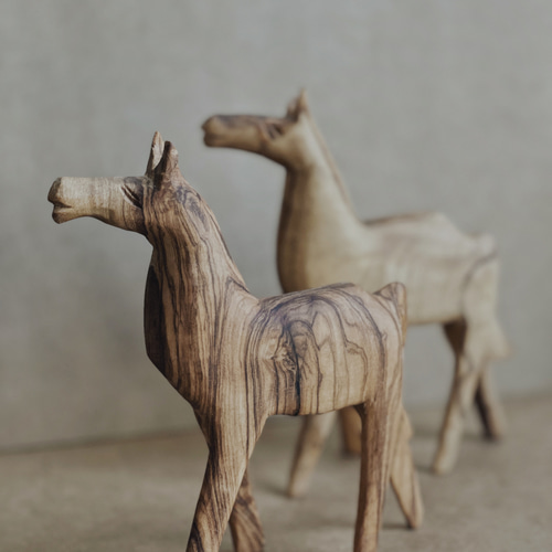 手作りのオリーブの木の小さな木製の馬の飾り その他置物 Folksy Finds