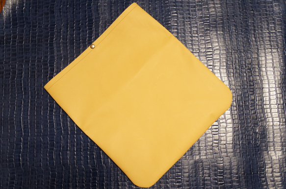 馬革製 大きめクラッチバッグ CLB1 黄土色 オーク A4サイズ ファイルケース マルチケース ハンドバッグ 本革製 4枚目の画像